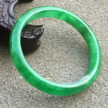 Load image into Gallery viewer, 10% OFF- 54/55/56mm Certified Natural Green Jadeite Emerald A*Jade HandCarved Bangle x9588