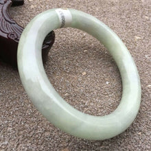 Load image into Gallery viewer, 10% OFF- 54/55/56mm Certified Natural Lavender Jadeite Emerald A*Jade HandCarved Round Bangle HA0857