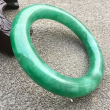 Load image into Gallery viewer, 10% OFF- 57/58/59mm Certified Natural Jadeite Emerald A Jade HandCarved Round Bangle GX3731