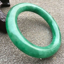 Load image into Gallery viewer, 10% OFF- 57/58/59mm Certified Natural Jadeite Emerald A Jade HandCarved Round Bangle GX3731