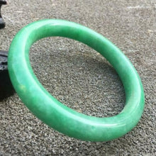 Load image into Gallery viewer, 10% OFF- 55/56/57mm Certified Natural Jadeite Emerald A*Jade HandCarved Round Bracelet Bangle x9401