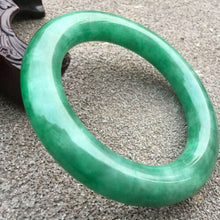 Load image into Gallery viewer, 10% OFF- 57/58/59mm Certified Natural Jadeite Emerald A Jade HandCarved Round Bangle GX3731