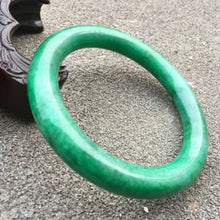 Load image into Gallery viewer, 10% OFF- 60/61/62mm Certified Natural Jadeite Emerald A Jade HandCarved Round Bangle GX3730